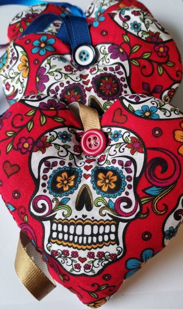 Large colourful white skull on red heart - pic 5