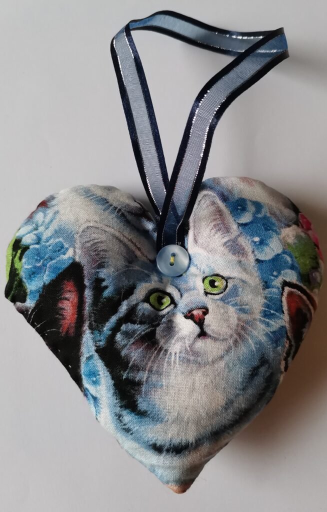 Heart with grey kitten head number 2 - pic 1