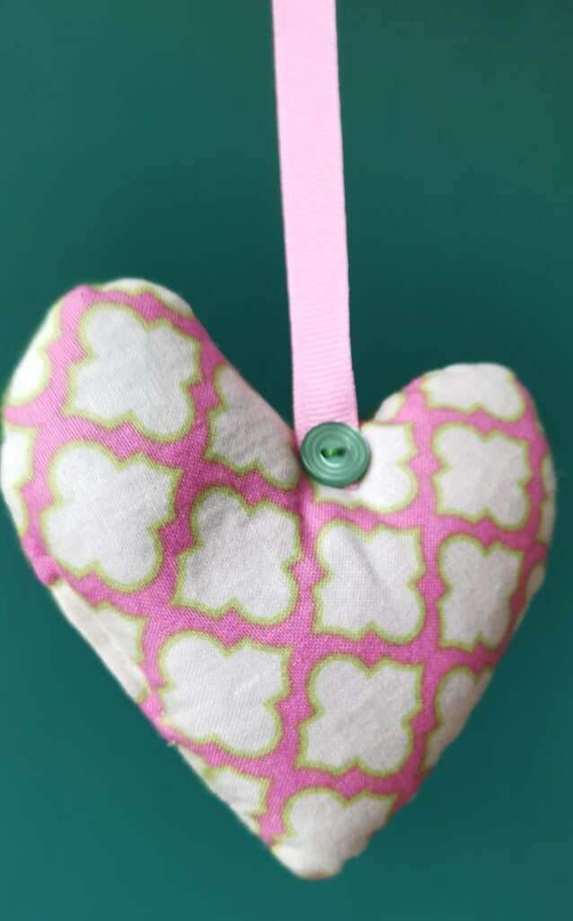 Pink and green trellis on white heart - pic 4