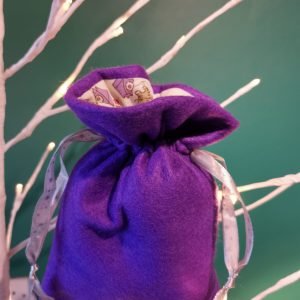 Purple gift bag with kitten lining - pic 1