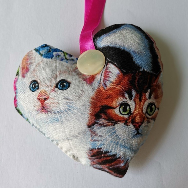 Heart with white and brown kitten heads number 8 - pic 1
