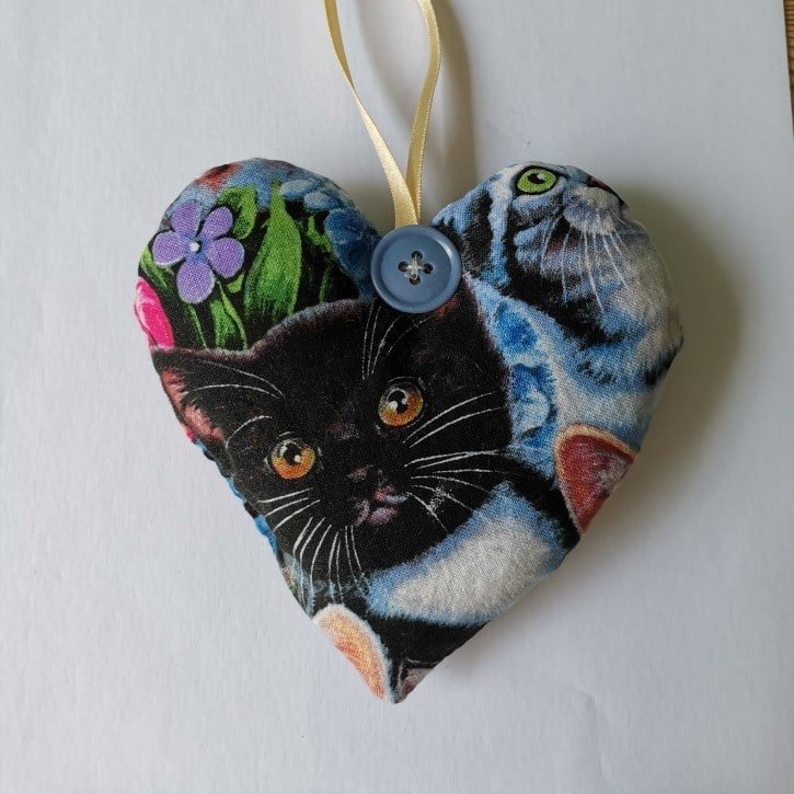 Heart with black kitten head number 6 - pic 1